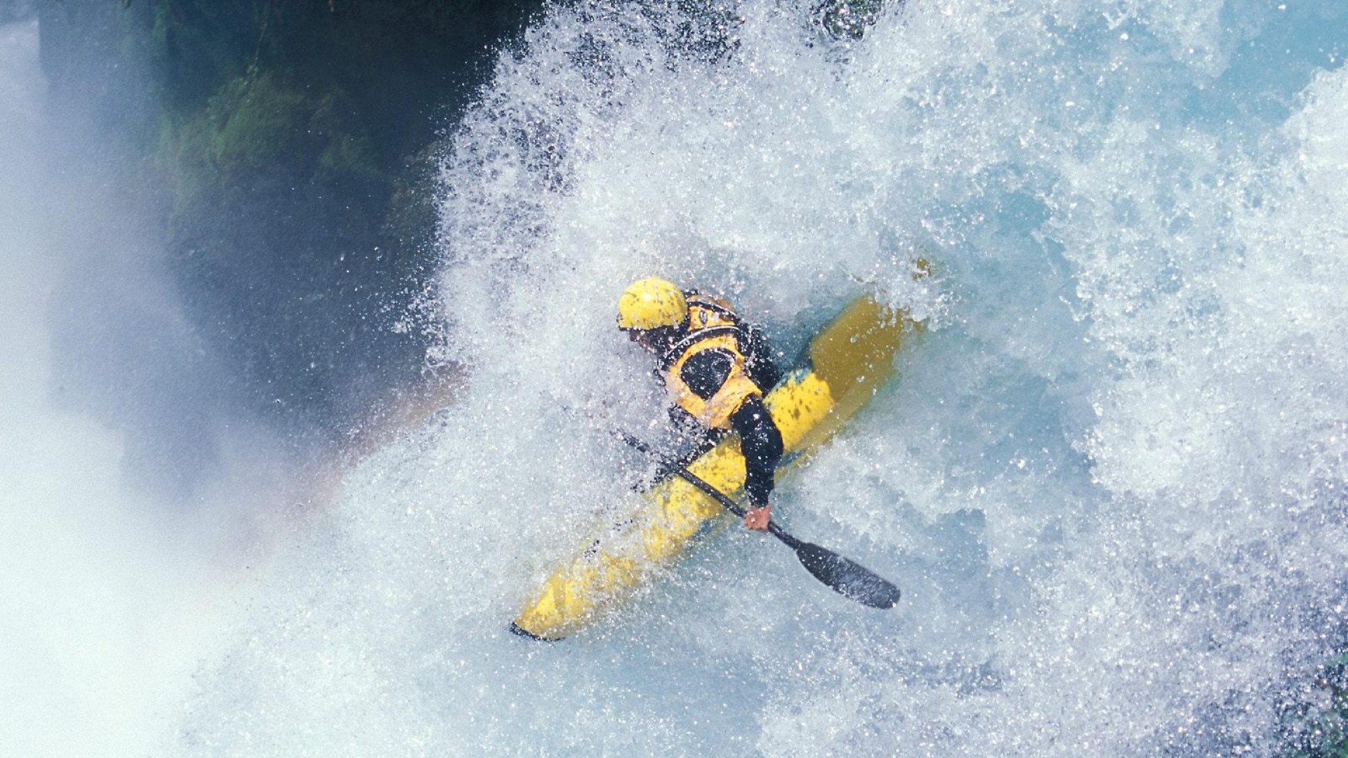 _极限冲浪:在浪尖挑战自我_,22岁玩极限冲浪淹死在海里