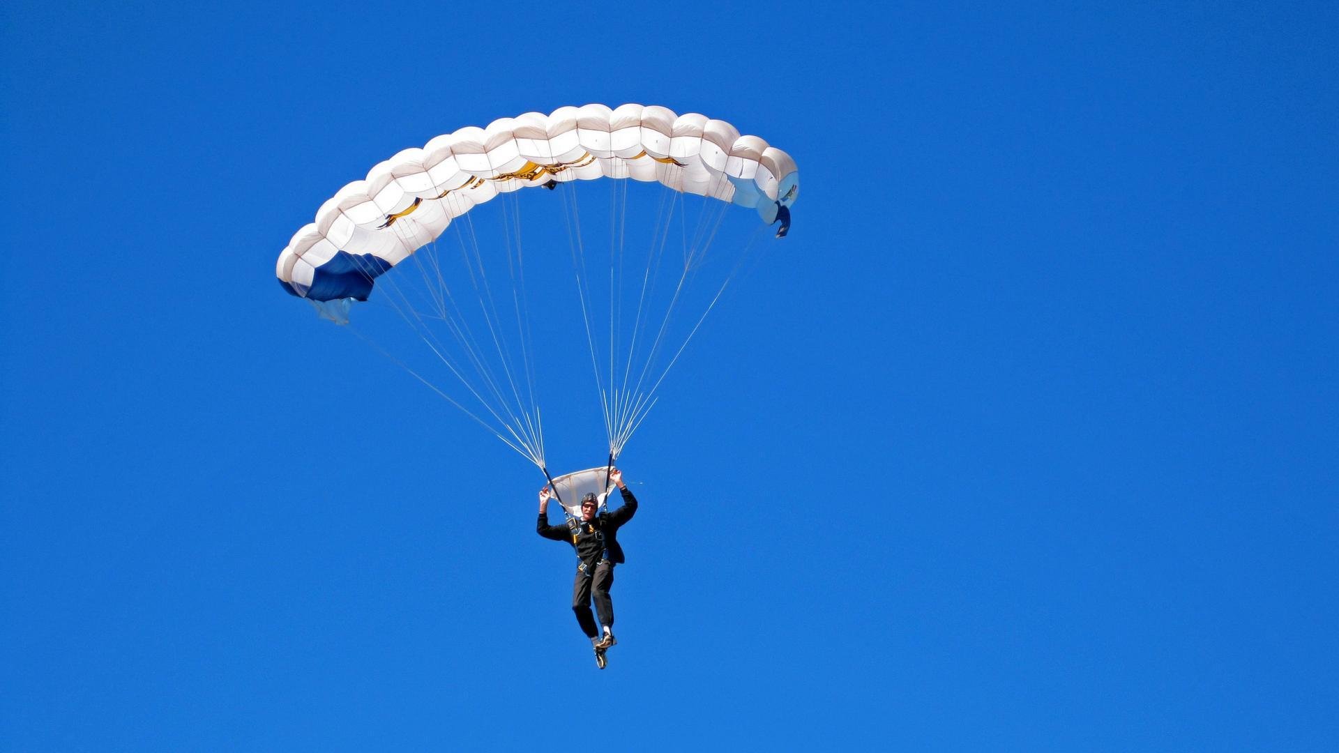 逆境中的信念:车手对抗不利气候的坚韧精神,车手的车